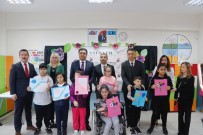 Izmir'de Ögrenciler 1. Yariyil Karnelerini Aldi