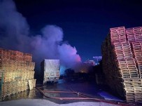 Kocaeli’nin Gebze ilçesinde korkutan yangın: İki iş yeri alev alev yandı