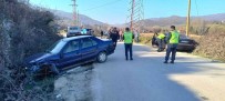 Iki Araç Kafa Kafaya Çarpisti Açiklamasi 3 Yarali