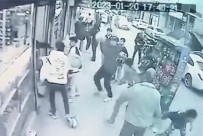 Kavgayi Ayirmaya Çalisan Esnafa Tüplü Saldiri Kameraya Yansidi