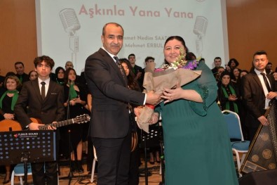 Osmaniye Halk Egitim Merkezi TSM Korosundan Konser