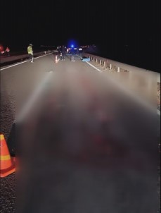 Refüje Çarpip Takla Atan Otomobil 3 Kisiye Mezar Oldu