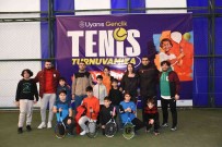 'Uyanis Gençlik' Tenis Turnuvasi Basladi
