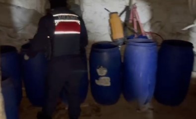 Jandarmadan Sahte Içki Imalathanesine Safak Baskini