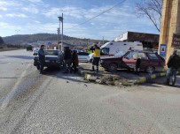 Karabük'te Trafik Kazasi Açiklamasi 3 Yarali