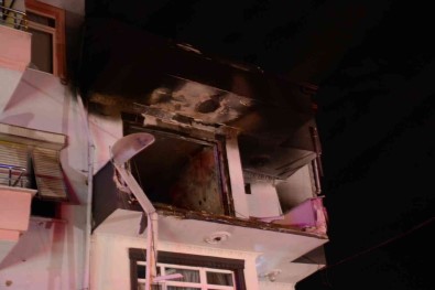 Kocaeli'de 3 Katli Binada Patlama Açiklamasi 2'I Agir 5 Yarali