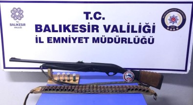 Balikesir'de Aranan 25 Sahistan 13'Ü Tutuklandi