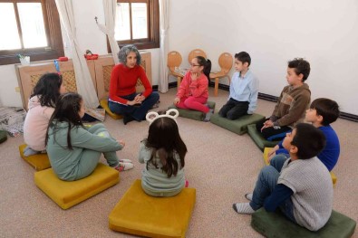 Bozüyük Belediyesi Sanatevi Sömestir Atölyeleri 'P4C' Egitimi Ile Basladi