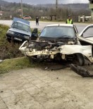 Iki Araç Çarpisarak Hurdaya Döndü Açiklamasi 3 Yarali