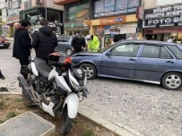 Sinop'ta Otomobille Çarpisan Motosiklet Sürücüsü Yaralandi