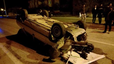 Adana'da Takla Atan Aracin Sürücüsü Yaralandi