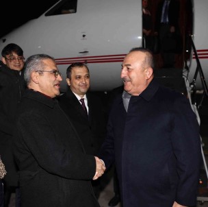 Bakan Çavuşoğlu Pakistanlı mevkidaşı Zerdari ile görüştü