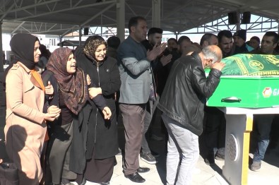 Elektrik Çarpmasiyla Komalik Oldu, Bir Yil Sonra Ayni Gün Hayatini Kaybetti