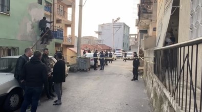 Izmir'de Sokak Ortasinda Silahli Çatisma Açiklamasi 3 Yarali