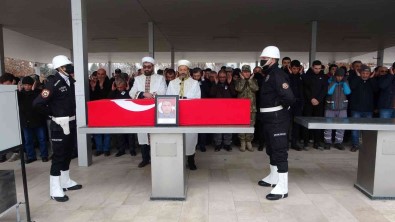 Kazada Hayatini Kaybeden Polis Memuru Son Yolculuguna Ugurlandi