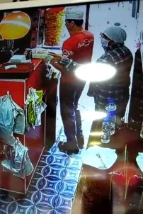 Önce Çekmecedeki Telefonu Çaldi, Ardindan Döner Siparisi Verdi