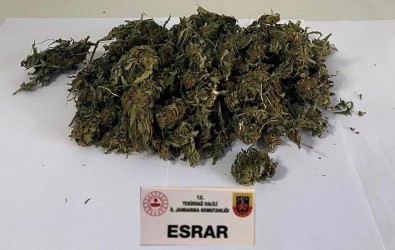 Süpheli Araçta Yarim Kilo Esrar Bulundu