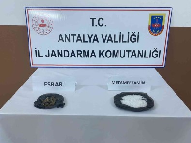 Yolcu Otobüsünde Koltugun Altina Koydugu Uyusturucu Ile Yakalandi
