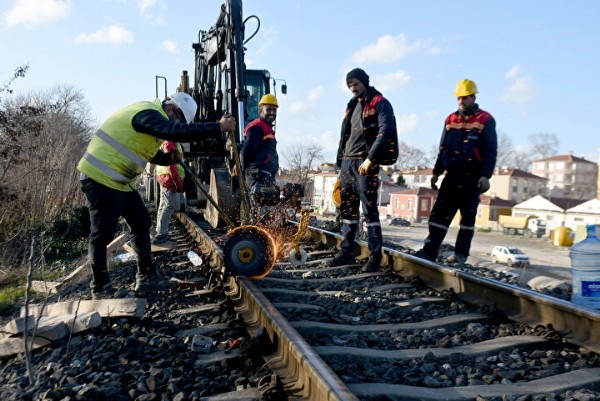 İstanbul-Edirne arası bir saate düşüyor: Halkalı-Kapıkule hızlı tren hattının ilk etabı için tarih belli oldu
