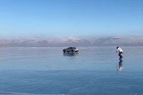 Çildir Gölü'nde Buz Patencileri Ile Otomobilin Performansi Haberi