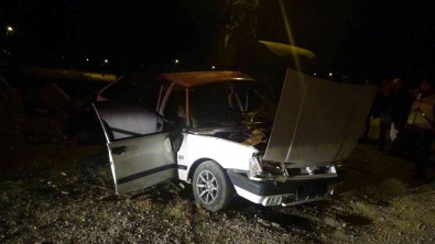 Iki Araç Çarpisti, Otomobil Kagit Gibi Ezildi Açiklamasi 5 Yarali