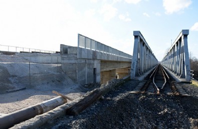 İstanbul-Edirne arası bir saate düşüyor: Halkalı-Kapıkule hızlı tren hattının ilk etabı için tarih belli oldu