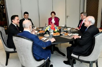 6'lı masada liderlerin yemek keyfi