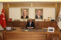 Baskan Kaplan'dan Çocuklara Karne Hediyesi