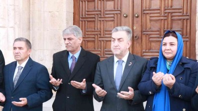 Devrinin Fakültesi Olan Cacabey Medresesi 5 Yil Sonra Ibadete Açildi