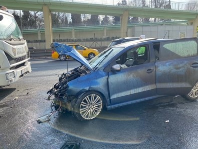 Eyüpsultan'da Iki Araç Çarpisti Açiklamasi 3 Yarali