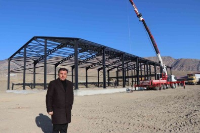 Oltu OSB'de Fabrikalar Tamamlaniyor