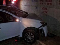 Seyir Halindeki Otomobil Köprünün Altindan Geçerken Duvara Çarpti Açiklamasi 3 Yarali