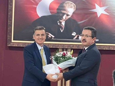 YSK'ya Seçilen Üyeler Yemin Ederek Göreve Basladi