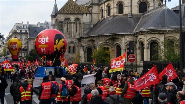 Fransa'da reform krizi: Grev çağrısı yapıldı yüzlerce kişi hükümete karşı ayaklandı