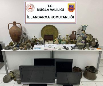 Jandarma Uyusturucu Baskini Yapti Evden Tarihi Eser Fiskirdi