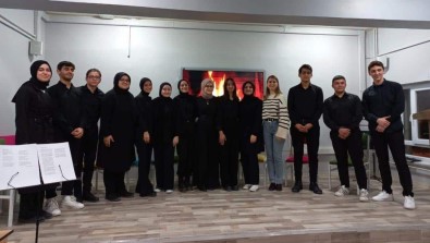 Son Sinif Ögrencileri Veda Programi Düzenledi