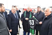 Cumhurbaskani Recep Tayyip Erdogan'a Denizlispor Formasi Hediye Edildi
