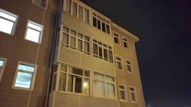 Dördüncü Kattan Atlayan Genç Hafif Yaralandi