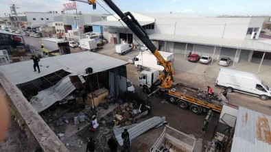 Güvercin Kafeslerini Vuran Firtinanin Hasari Sabah Ortaya Çikti