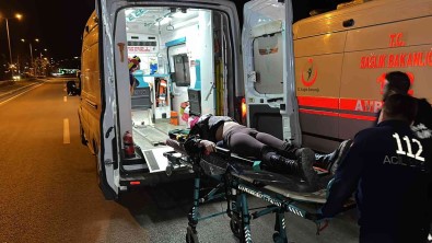 Taksi Dehset Saçti Açiklamasi Iki Otomobilin Köprüden Uçtugu Kazada 2'Si Agir 5 Kisi Yaralandi