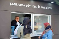 Belediye Baskani Halk Ekmek Büfesinde Satis Yapti