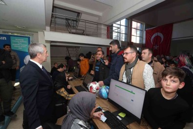 Sahinbey'de 63 Bin Ögrencinin Yüzü Güldü