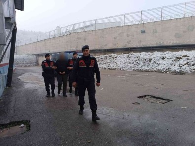 Tursu Bidonu Ve Kavanozlara Esrar Zulalayan Sahis Tutuklandi