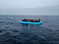 Yunan Unsurlari Tarafindan Ölüme Terk Edilen 61 Kaçak Göçmen Kurtarildi