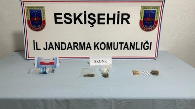 Jandarma Ekiplerinden Uyusturucu Madde Saticilarina Operasyon