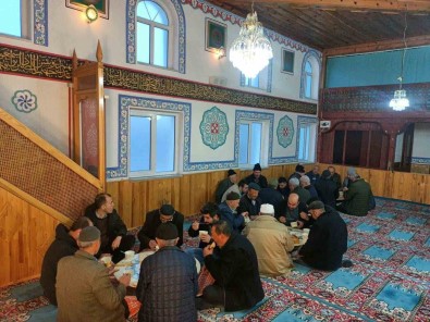 5 Köyün Sakinleri Namazda Bulustu