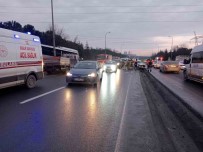Basaksehir'de Önceden Olan Kazayi Sürücülere Bildiren Kamyonet Soförü Minibüsün Altinda Kalarak Hayatini Kaybetti