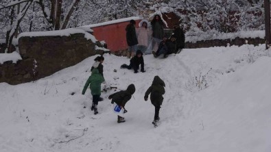 Bitlis'te Çocuklar Kayak Keyfi Yasadi