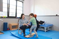 Büyüksehir'in Engelsiz Yasam Merkezi'nde Yüzler Gülüyor