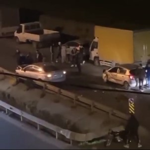 Istanbul'da 14 Yasindaki Çocugun Araba Kaçirma Macerasi Kazayla Bitti Açiklamasi 3'Ü Çocuk 4 Yarali